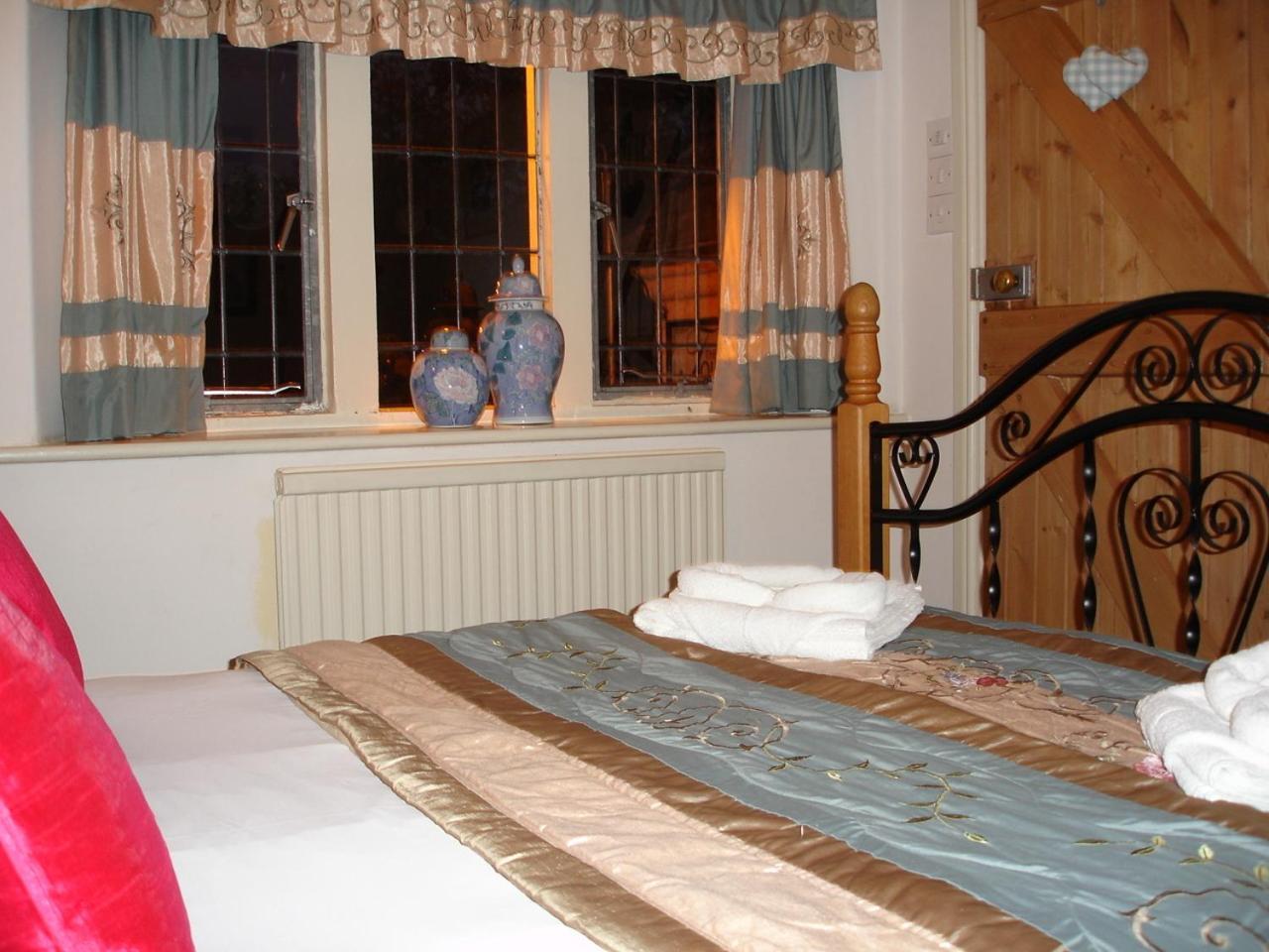 The Tollgate Inn Bradford-On-Avon Екстериор снимка