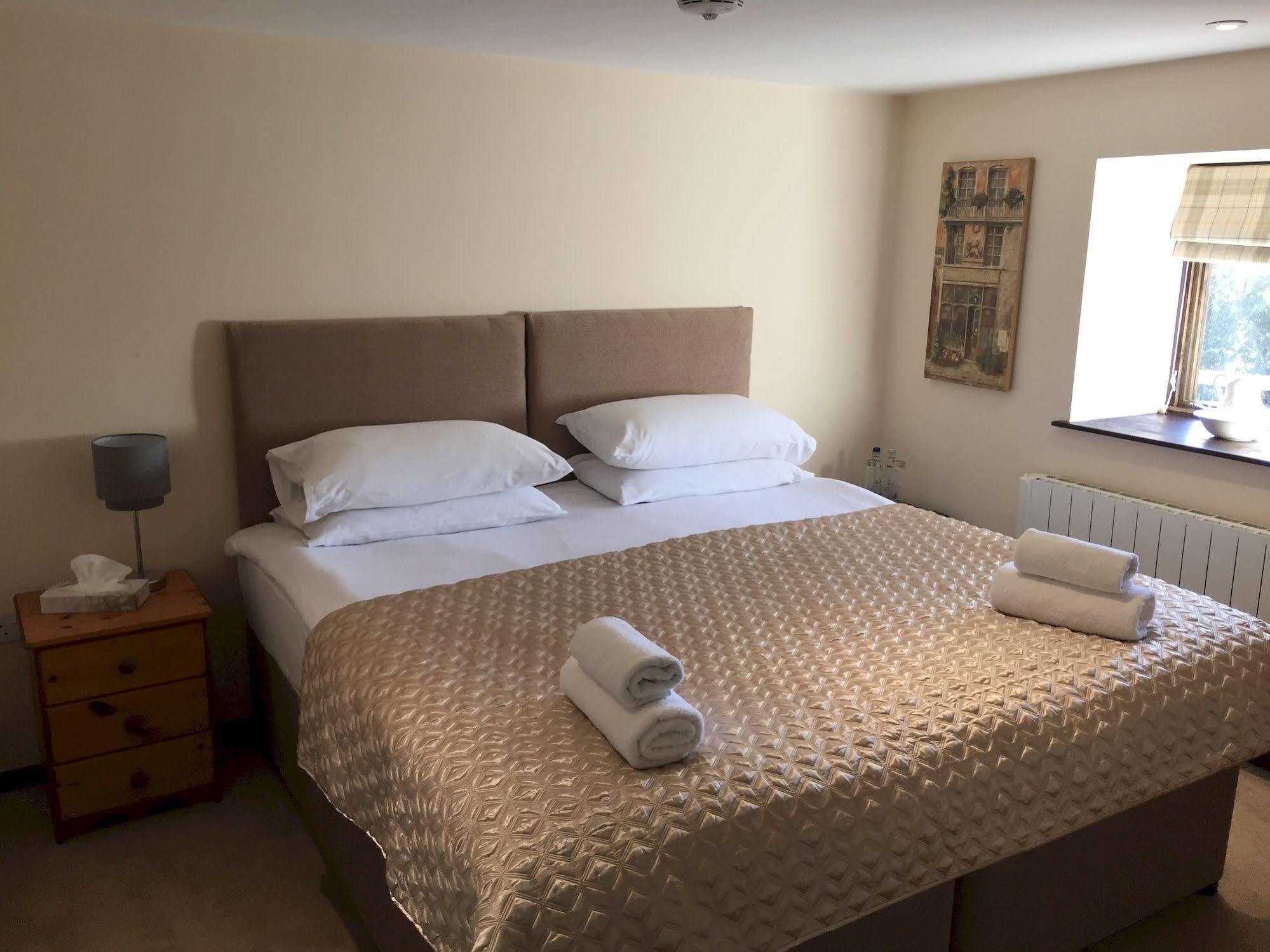 The Tollgate Inn Bradford-On-Avon Екстериор снимка
