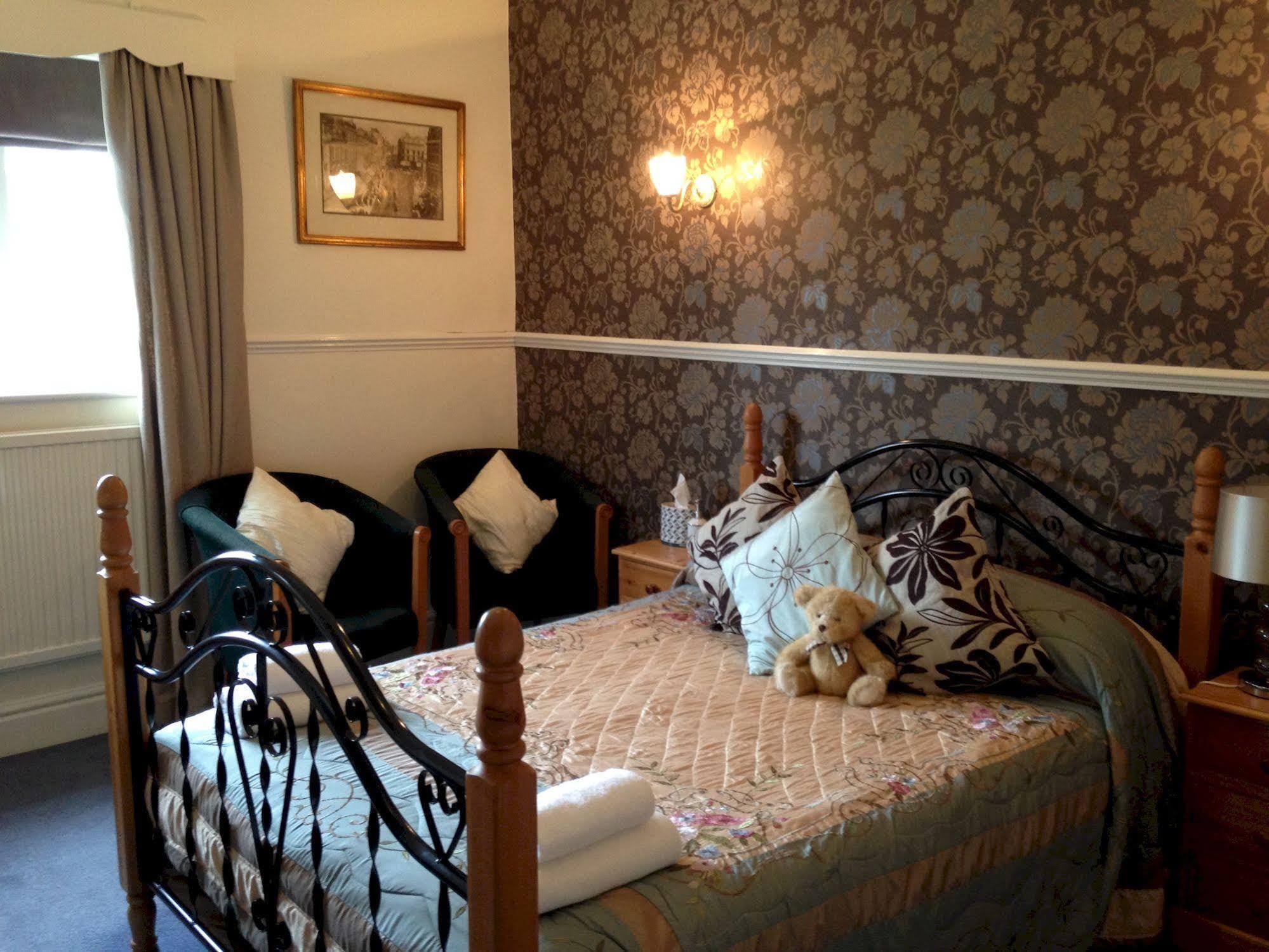 The Tollgate Inn Bradford-On-Avon Екстериор снимка